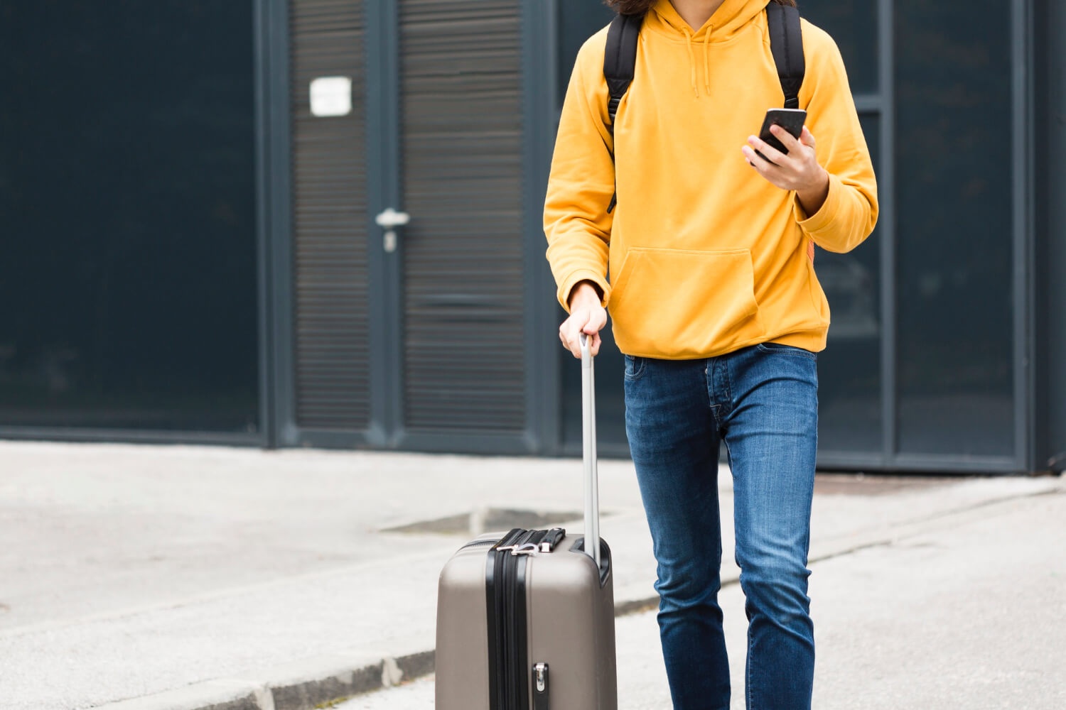 a woman is ready to travel in Thailand and not worry about being stolen or carrying heavy bags